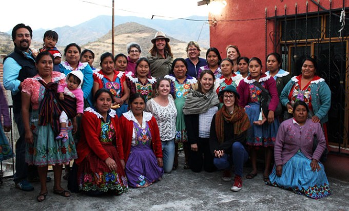 En Vía volunteers and loan recipients in San Miguel del Valle, Feb. 2015